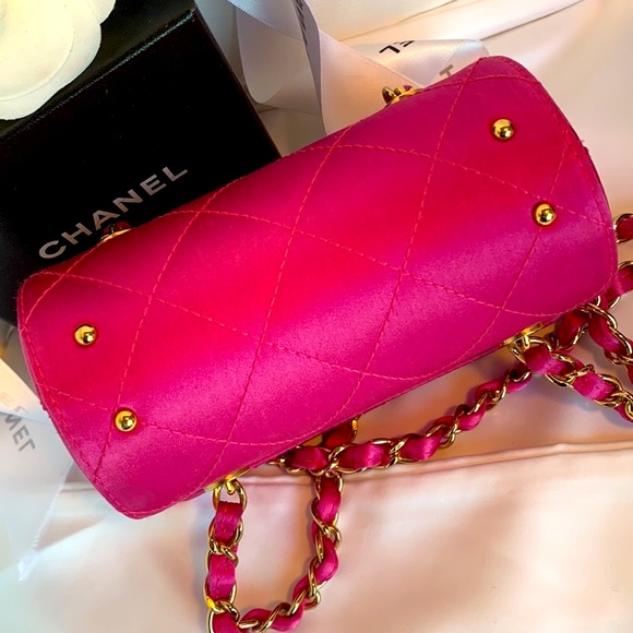 CHANEL 💕 Hot Pink Fuchsia Magenta Barbicore Barrel Vegan Quilted Silk Gold HW - Picture 8 of 16